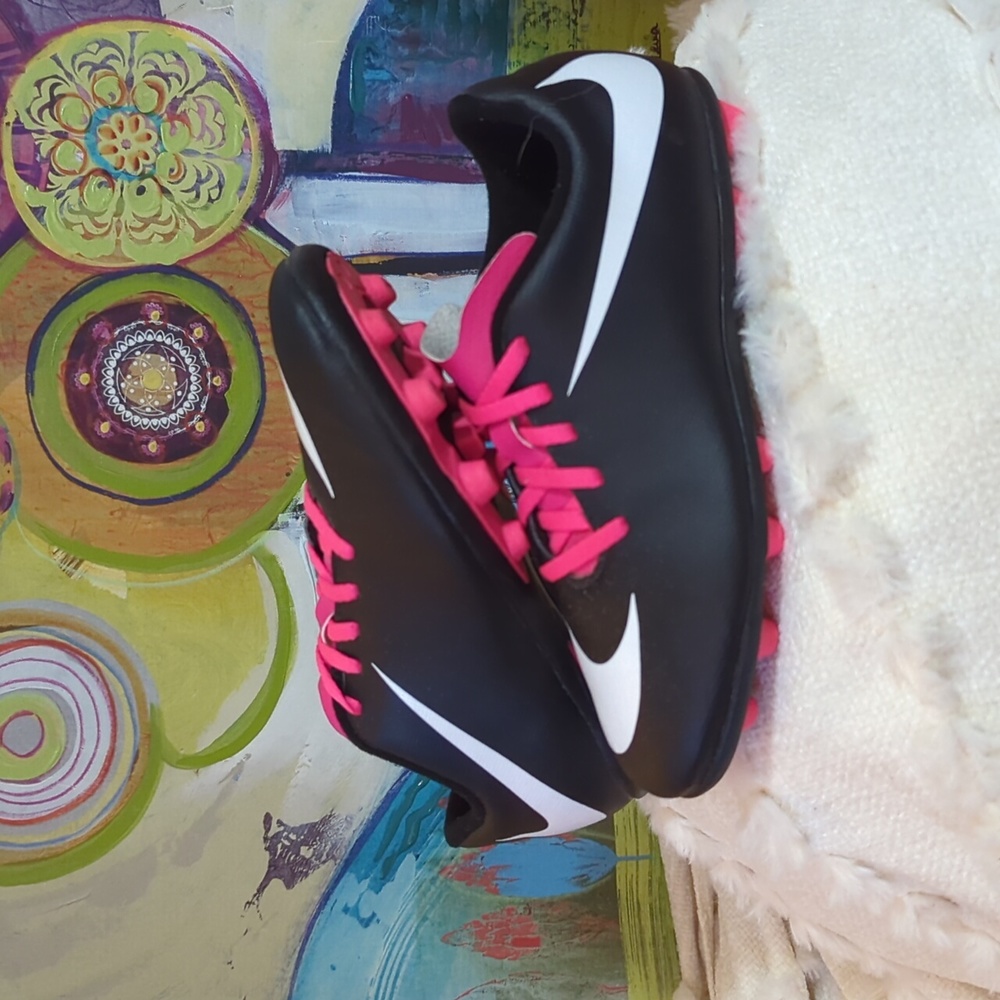 Nike Junior Bravata Firm-Ground Soccer Cleat Black/Pink/White Size 3.5 Youth US